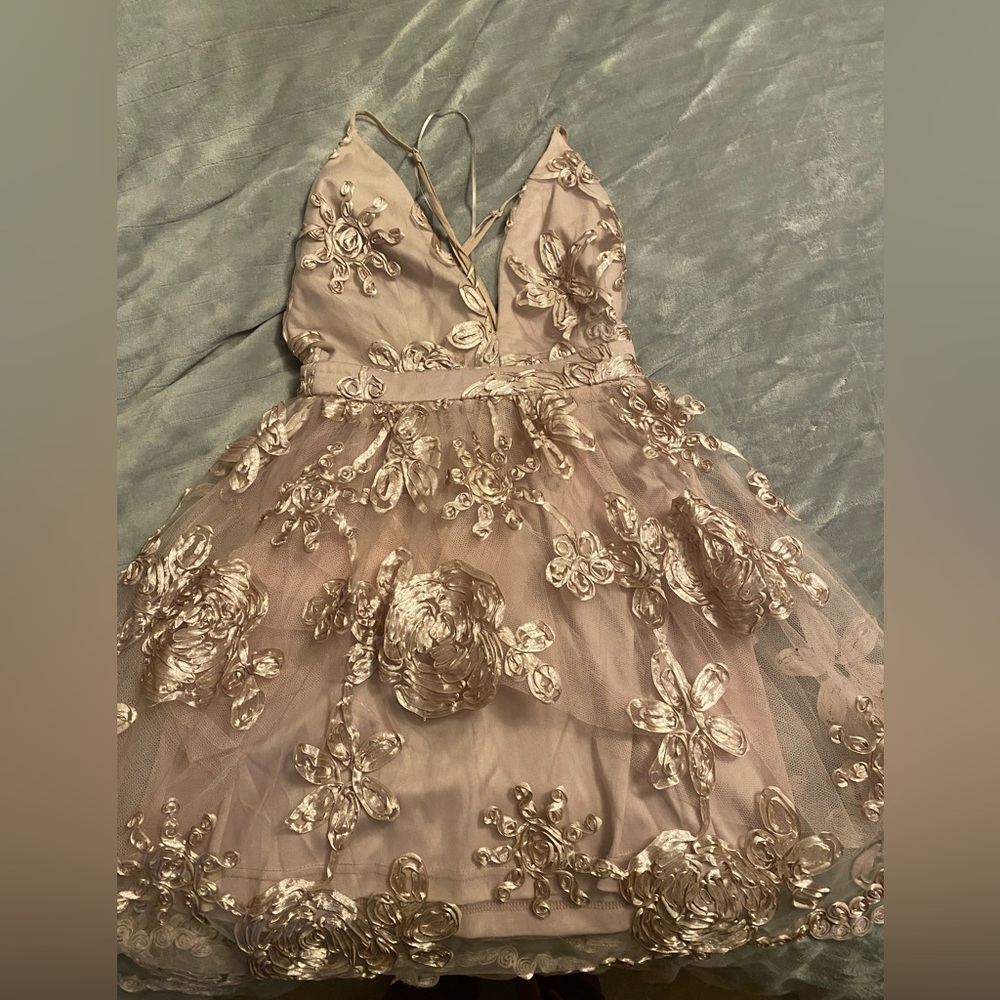 Lucy in the Sky, size small Mauve, flower lace, short flowy dress